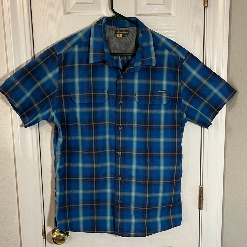 Eddie Bauer Men’s SZ L short sleeve shirt, excellent shape, crinkle fabric.